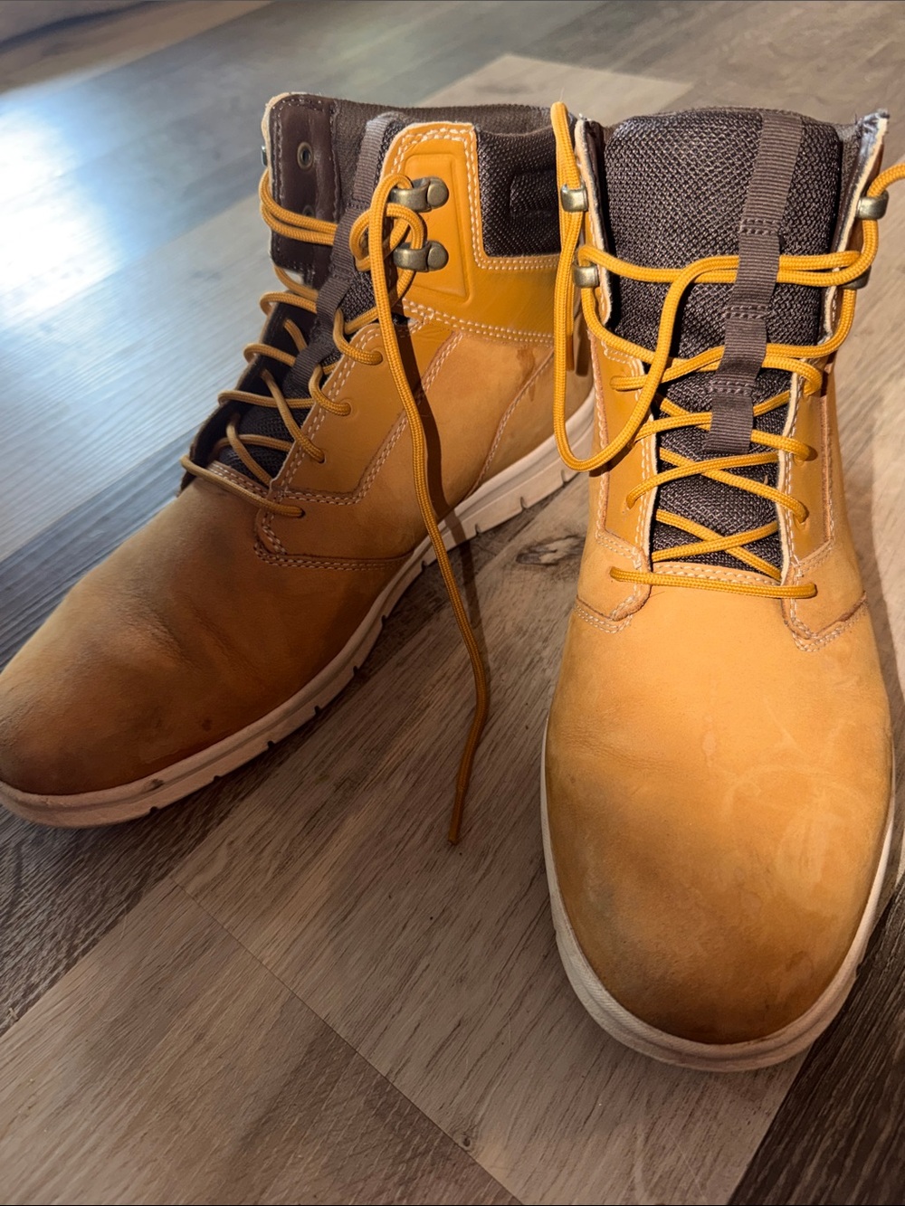 Timberland Wheat/Tan Lace-Up Work Boots with Dark Brown Collar